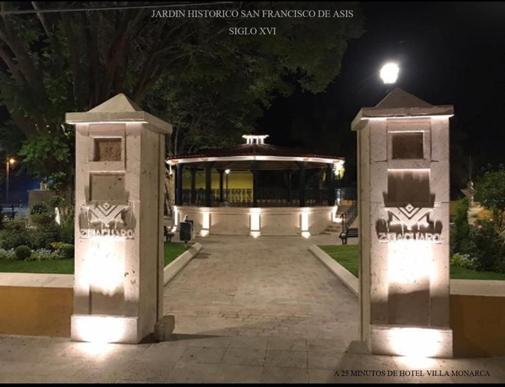 Hotel Villa Monarca Inn Zitácuaro Екстериор снимка