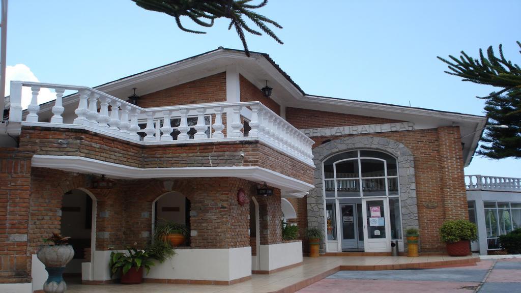Hotel Villa Monarca Inn Zitácuaro Екстериор снимка