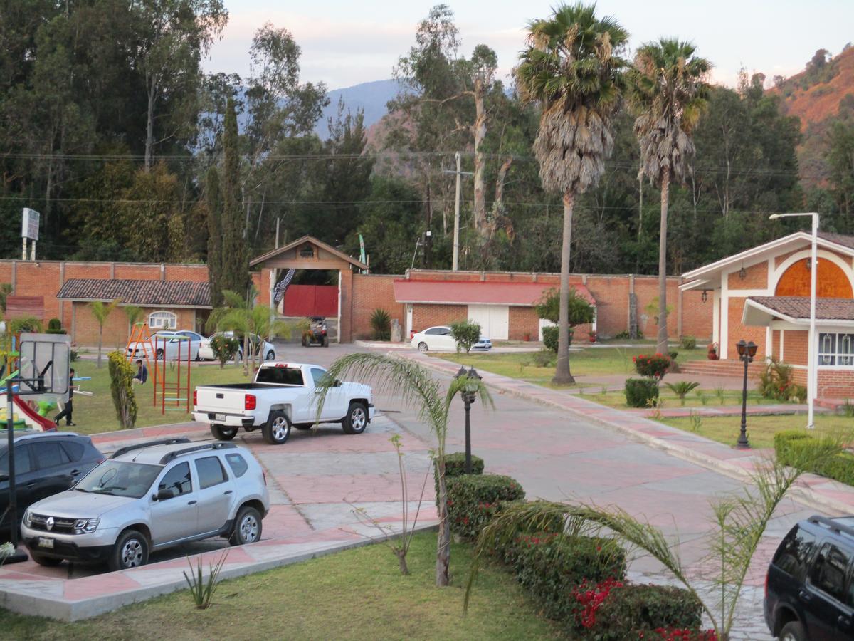 Hotel Villa Monarca Inn Zitácuaro Екстериор снимка