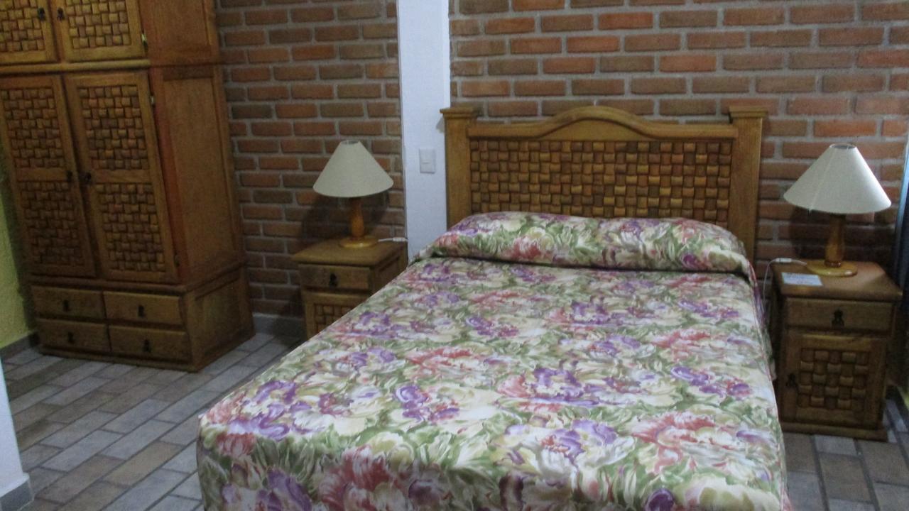 Hotel Villa Monarca Inn Zitácuaro Екстериор снимка