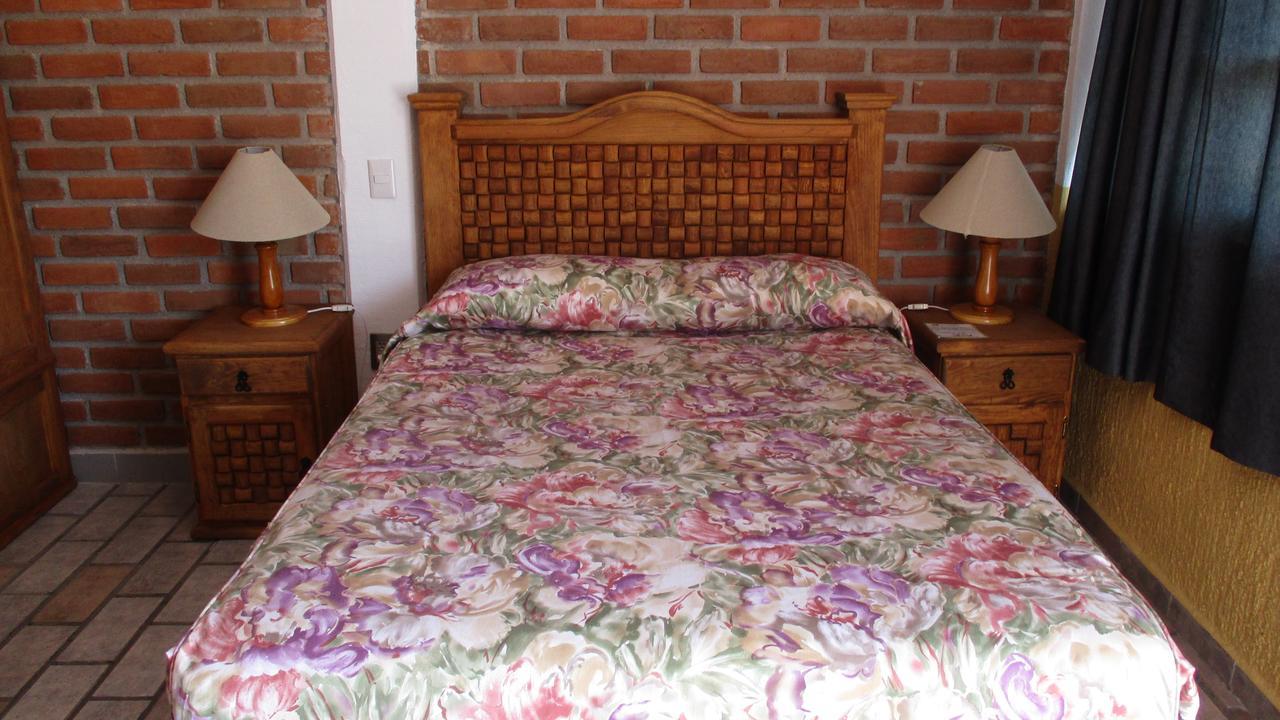 Hotel Villa Monarca Inn Zitácuaro Екстериор снимка