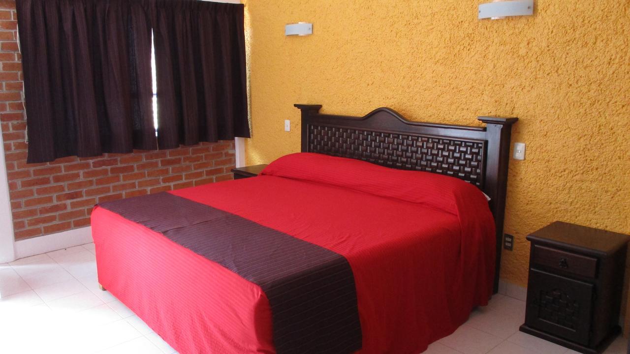 Hotel Villa Monarca Inn Zitácuaro Екстериор снимка