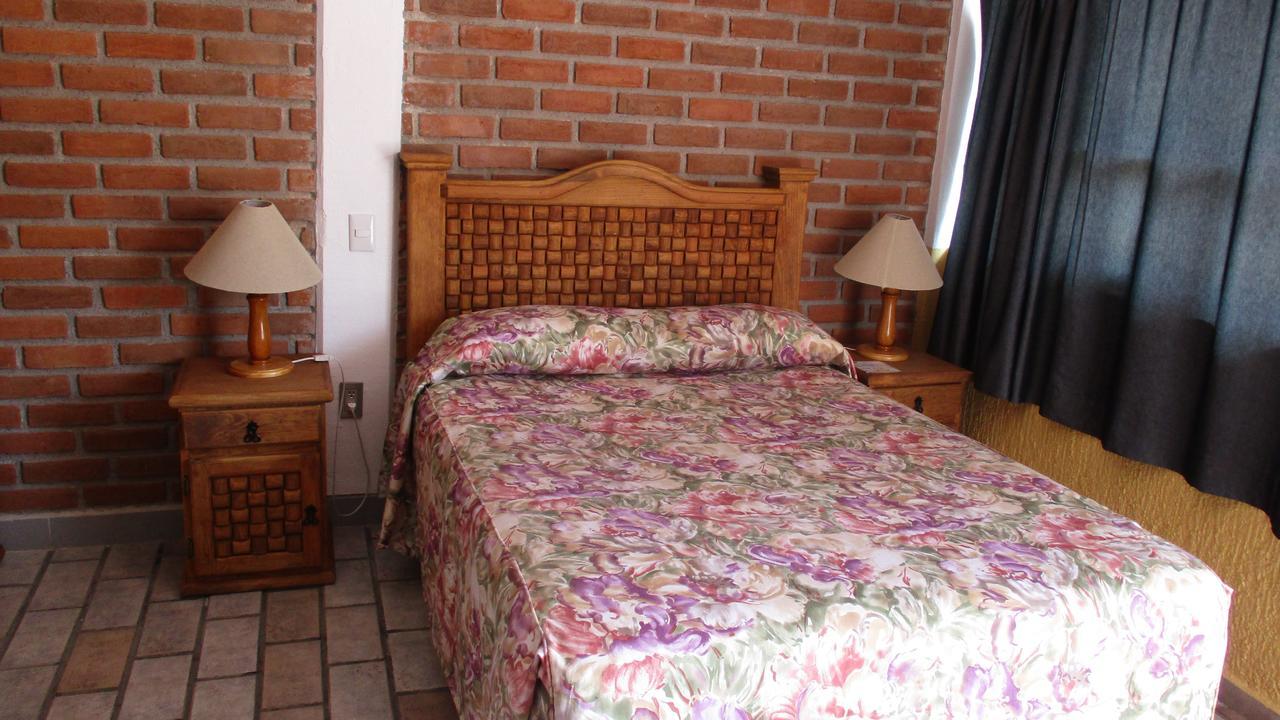 Hotel Villa Monarca Inn Zitácuaro Екстериор снимка