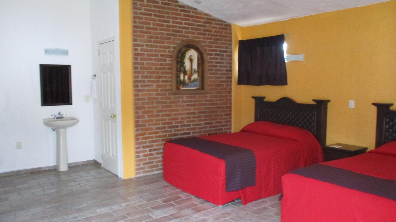 Hotel Villa Monarca Inn Zitácuaro Екстериор снимка