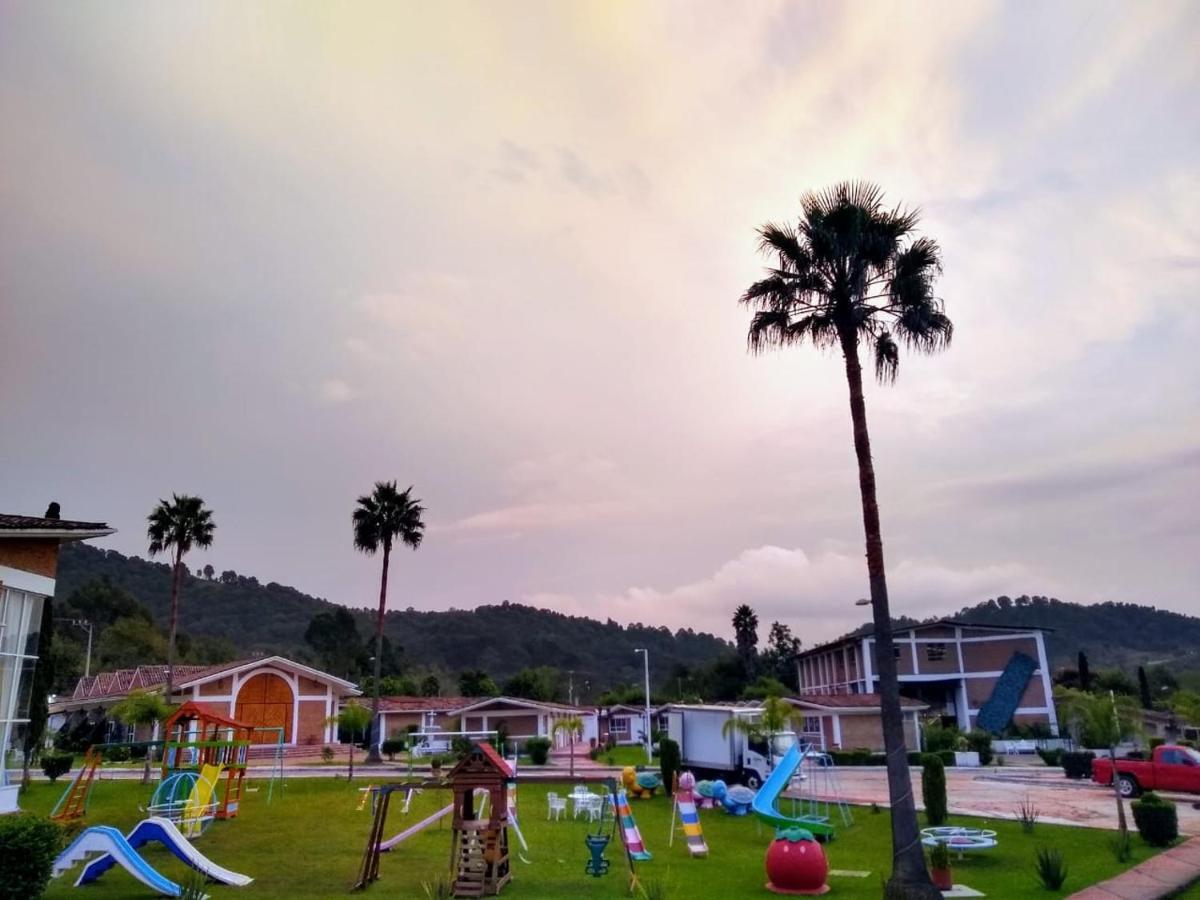 Hotel Villa Monarca Inn Zitácuaro Екстериор снимка