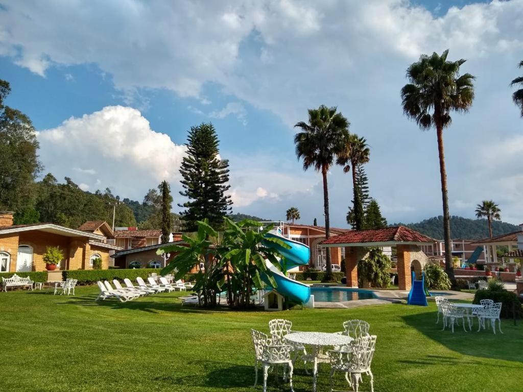 Hotel Villa Monarca Inn Zitácuaro Екстериор снимка