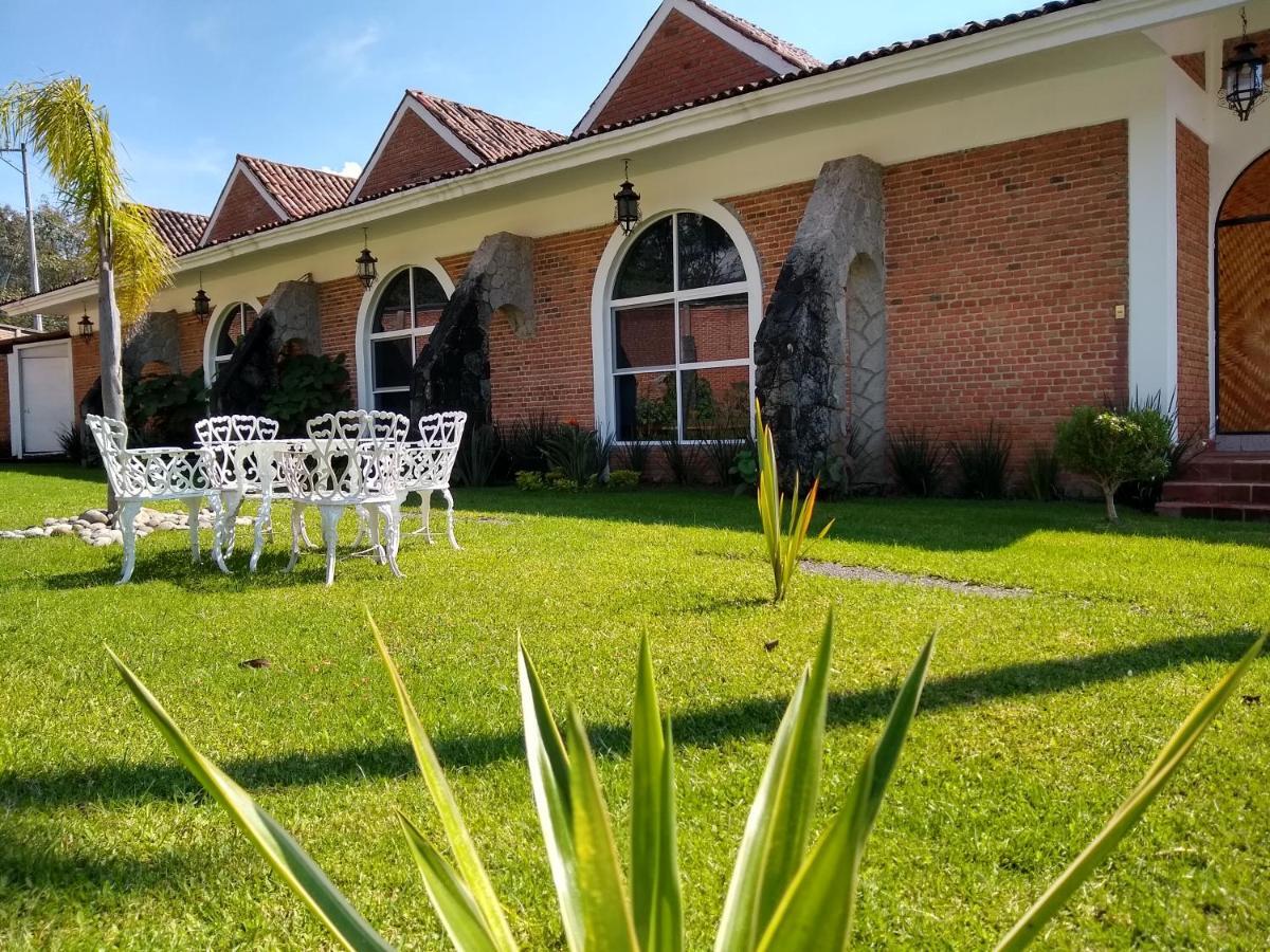 Hotel Villa Monarca Inn Zitácuaro Екстериор снимка