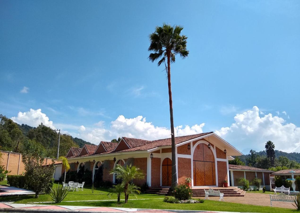 Hotel Villa Monarca Inn Zitácuaro Екстериор снимка