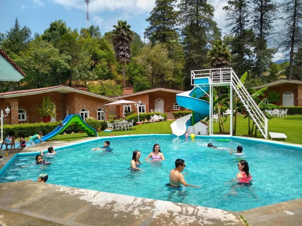 Hotel Villa Monarca Inn Zitácuaro Екстериор снимка