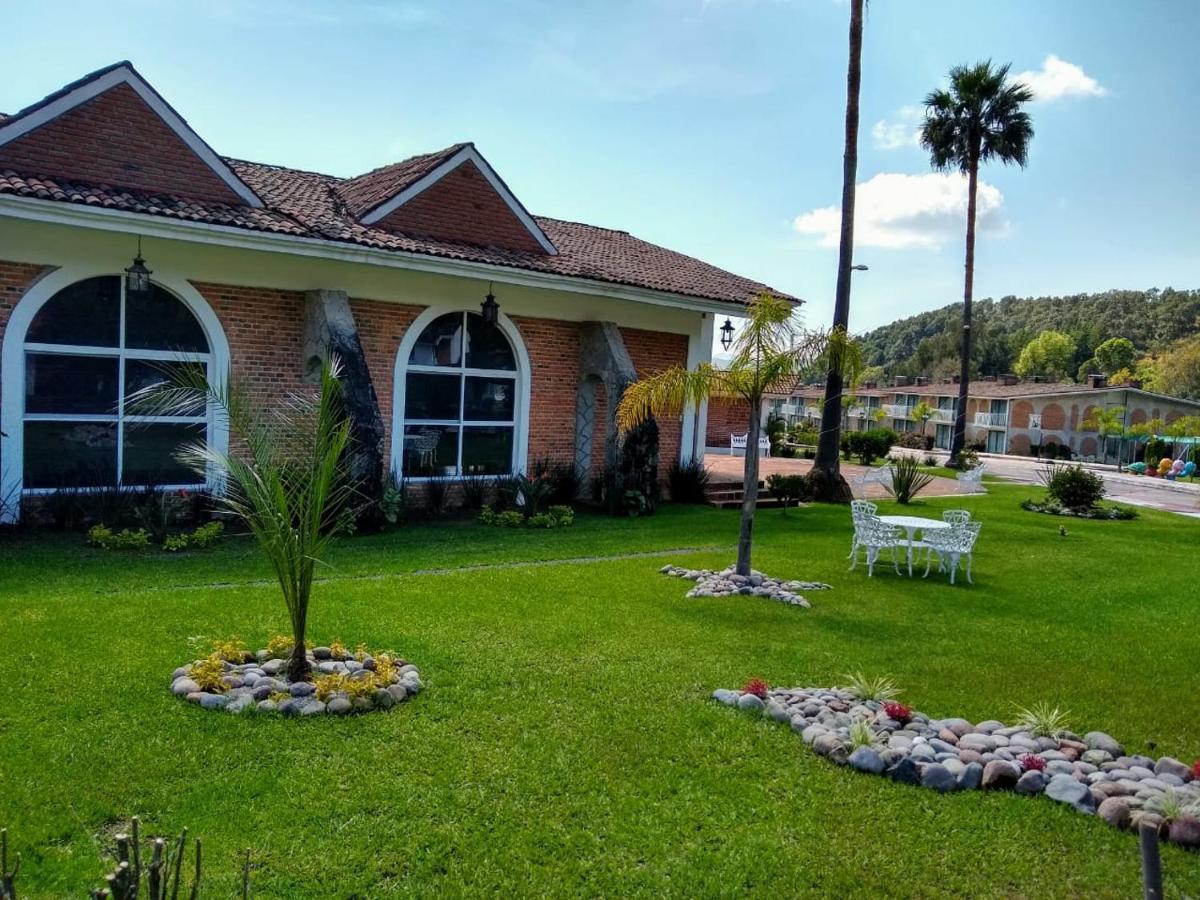 Hotel Villa Monarca Inn Zitácuaro Екстериор снимка